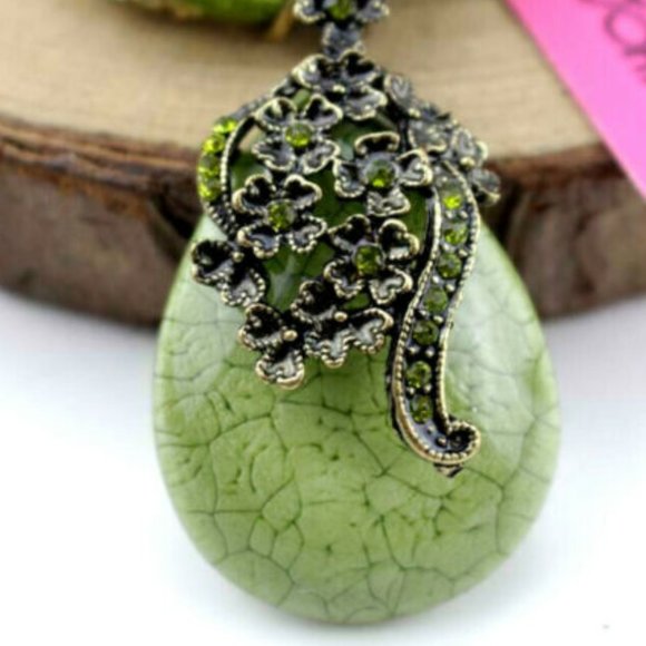 Beautiful Faux JADE & CRYSTAL PENDANT NECKLACE Multi Strand Seed Bead Chain - Picture 1 of 4